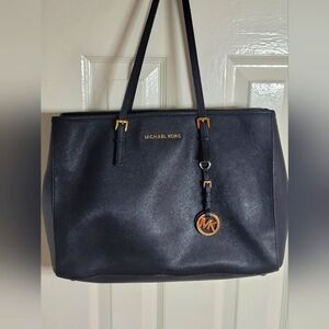 Michael Kors black leather shoulder tote elegant
